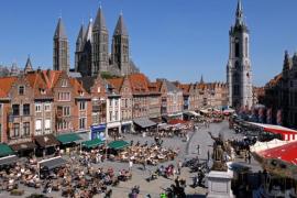 La Grand Place de Tournai et le Beffroi, classé au patrimoine de l'UNESCO (c) J.Jeanmart